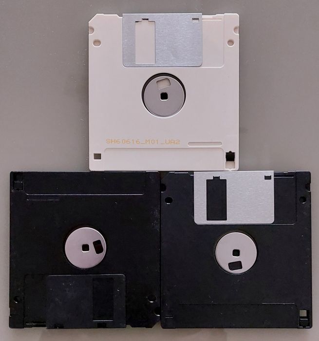 Vintage Floppy Disks with Applications64286058319106121