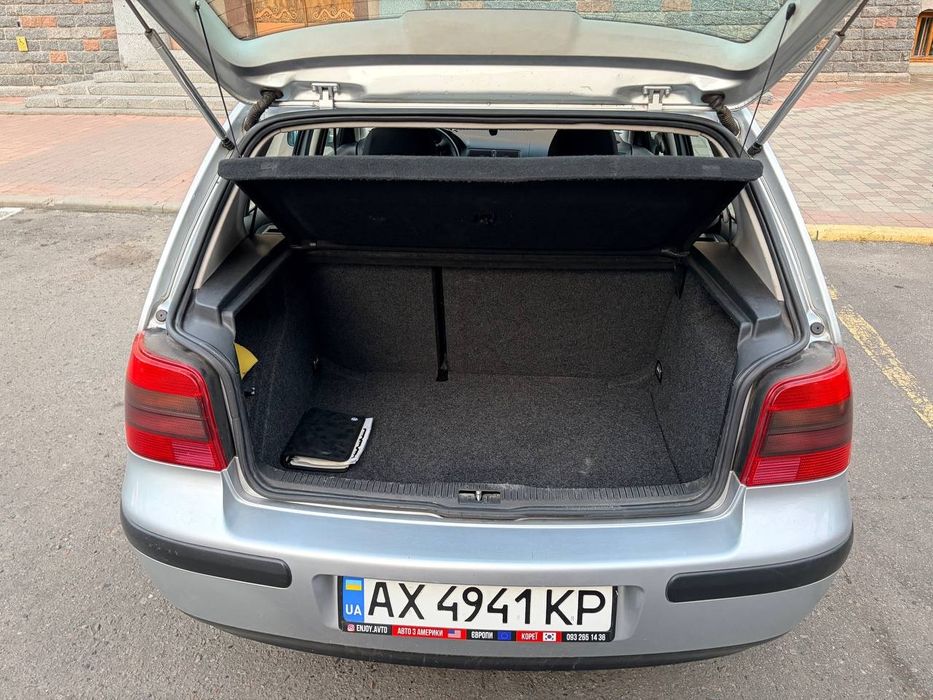 Продам Volkswagen Golf 1.6.