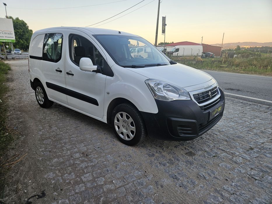 Peugeot partner 3 lugares ano 2018