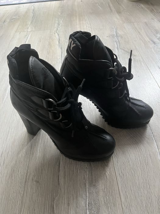 Damskie skórzane kozaczki botki Tommy Hilfiger 39