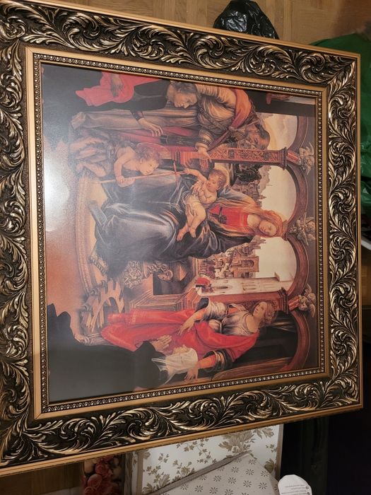 Ilustracja duża w złotej ramie