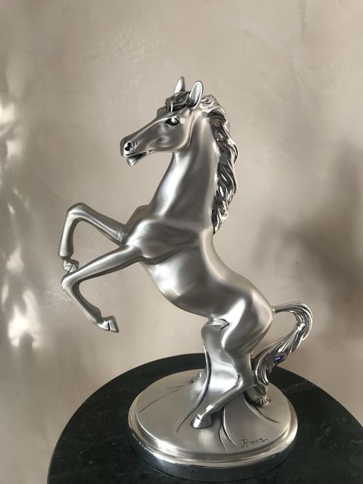 Декоративна статуетка коня, символ нового року