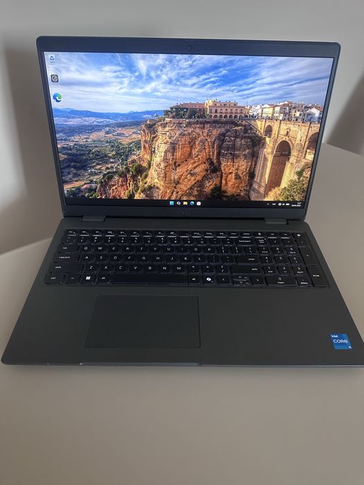 Dell Latitude 3540 15,6" IPS FHD Core i5-1335U 1.3Ghz 16GB RAM 256GB SSD