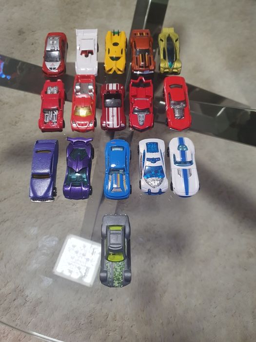 HOT WHEELS - MEGA PACK 16 carrinhos