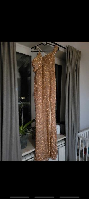 Suknia cekinowa złota