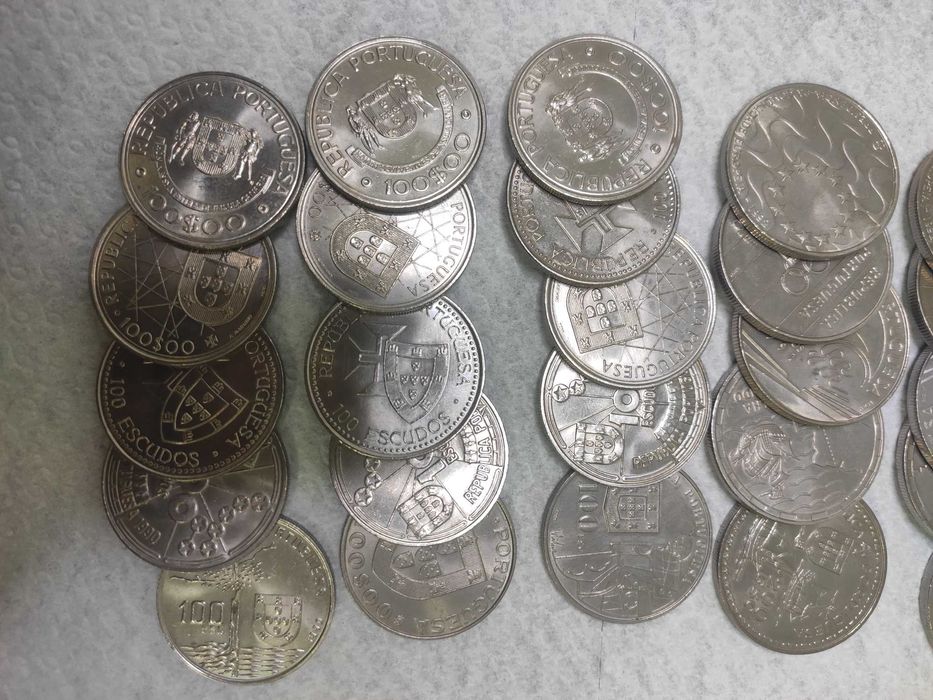 Conjunto 30 moedas 15x 100$ + 15x 200$ Comemorativas