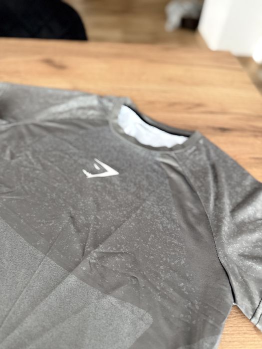 Koszulka GymShark oddyhajaca idealna na silownie