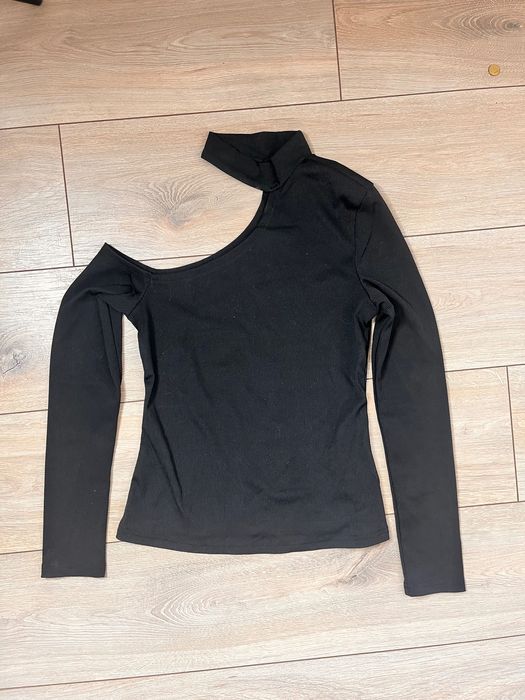 Bluzka odkryte ramię