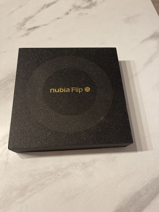 Nubia Flip 5G smartfon