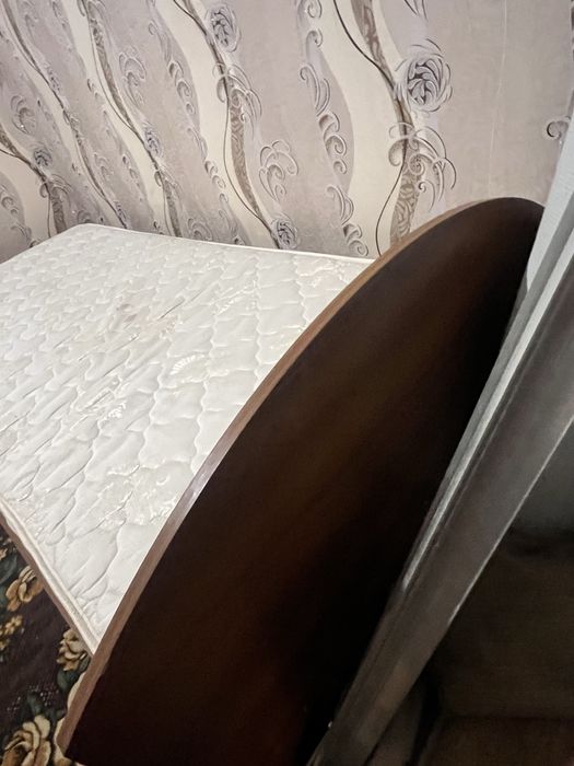 Продам кровать з матрасом