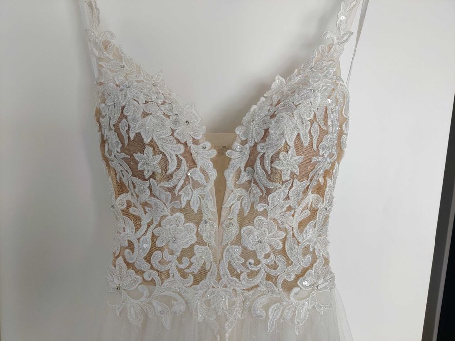 Unikatowa suknia ślubna Lillian West - ivory 36/S