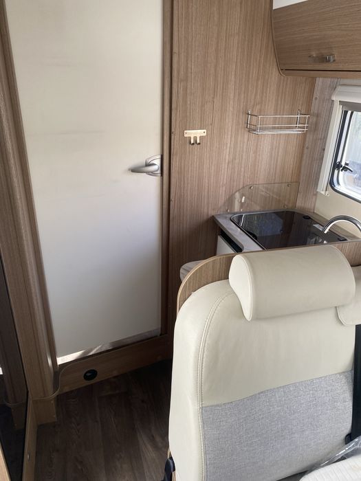 Vendo autocaravana CARADO cama central