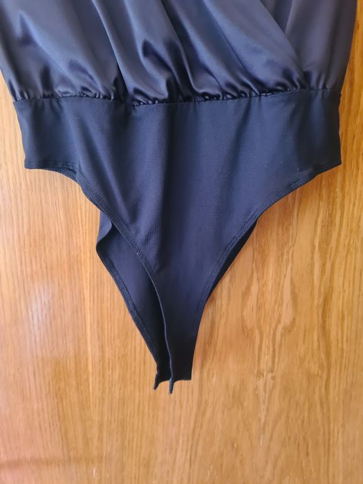 Body em cetim preto