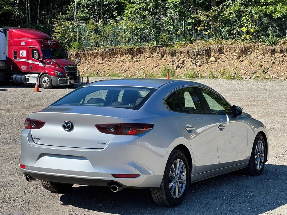 Mazda 3      2021