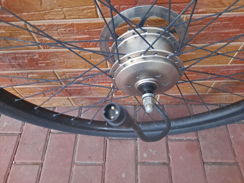 Kolo z silnikiem do roweru elektrycznego