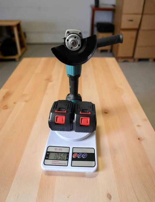 Потужна акумуляторна болгарка з двома батареями в чемоданчику