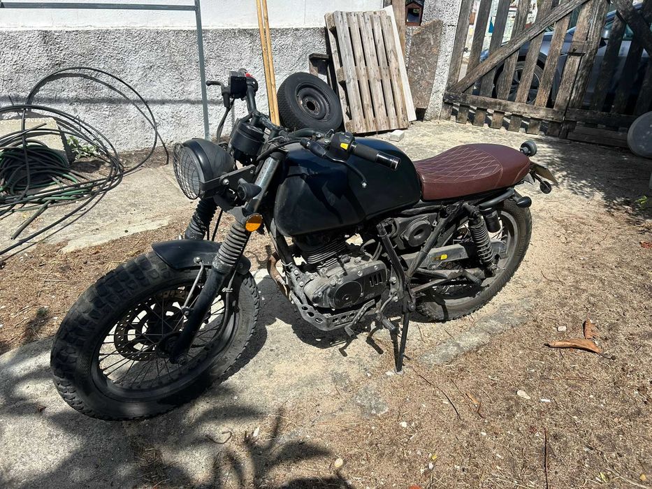 Mota Mutt Akita 125