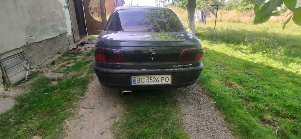 Опель омега Б в хорошому стані