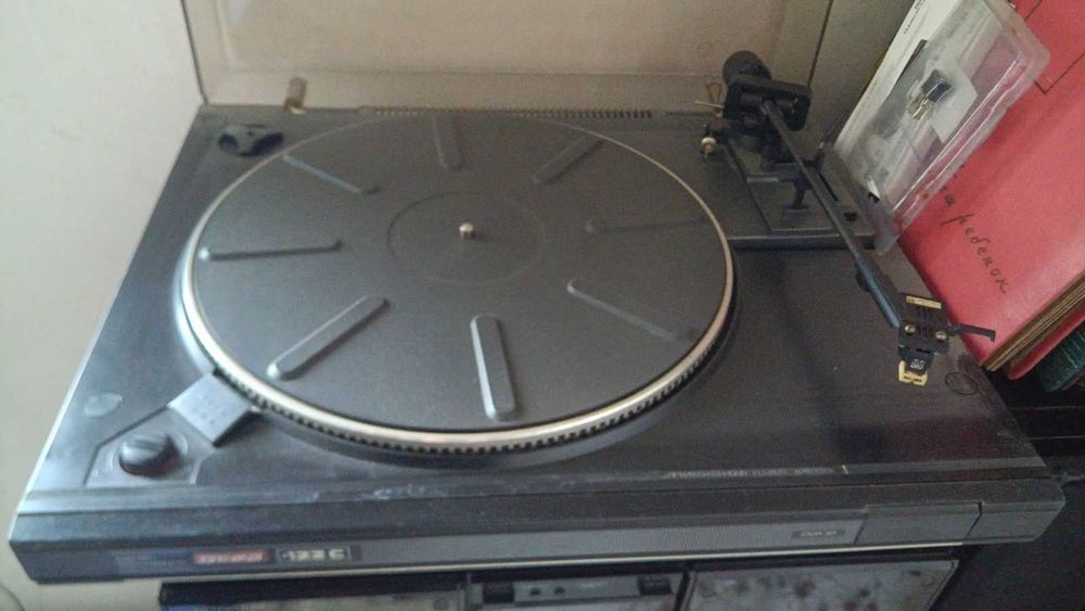 Продам виниловую вертушку ВЕГА - 122С