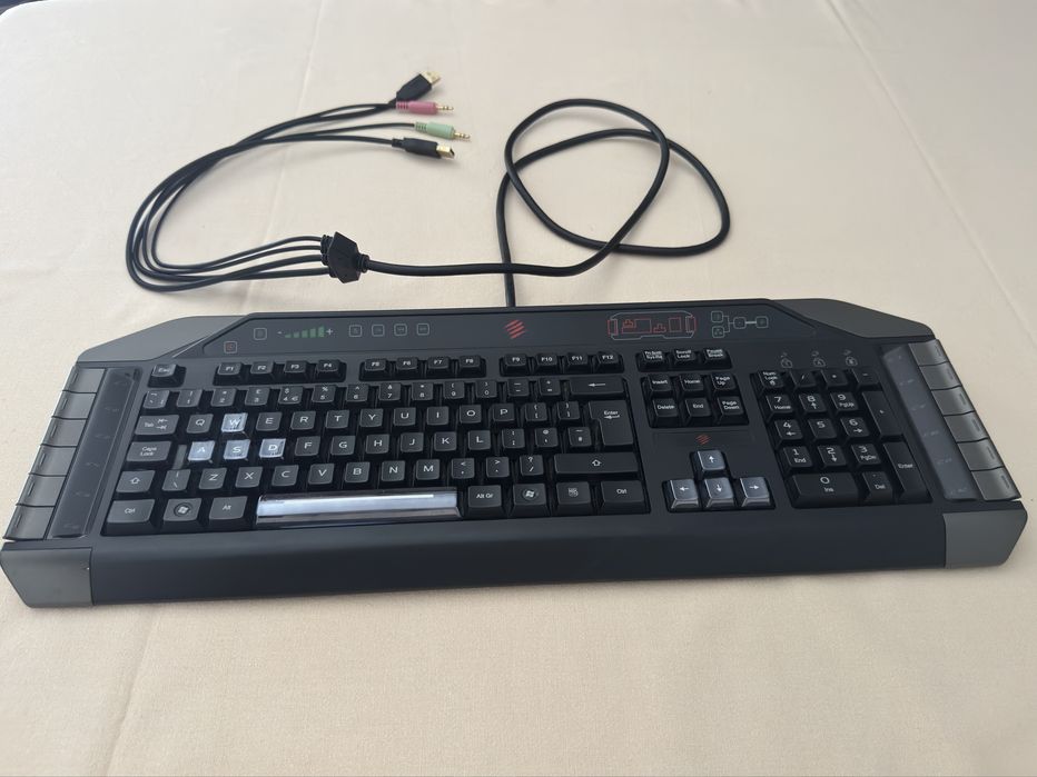 Mad Catz Cyborg V.7 — Teclado Gaming