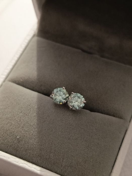 Nowe kolczyki z prawdziwym moissanitem GRA 0.5 ct w kolorze błękitnym