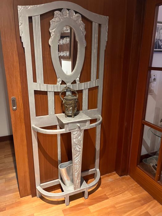 Móvel de entrada cinzento