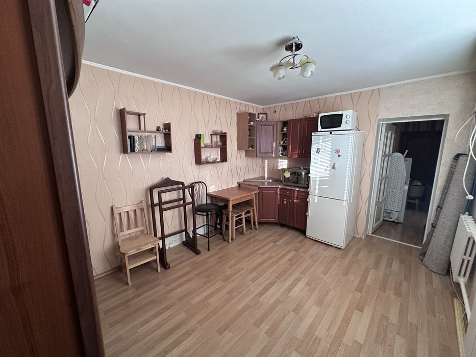 Продається 2 кімнати в комунальній квартирі в цегляному будинку