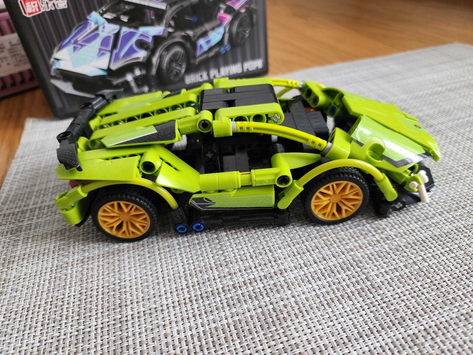 Конструктор LAMBORGHINI Technic на 688 деталей, спортивний автомобіль