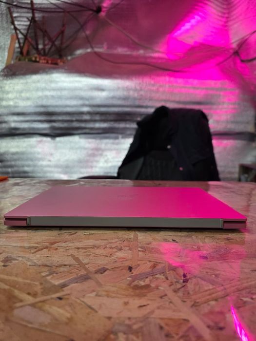 Ультрабук Razer Book 13 Pink i7-11gen 16GB RAM 512GB SSD