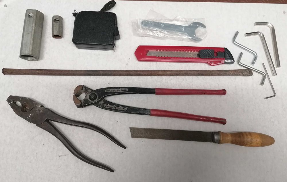 Alicate, turquês, fita métrica e outros, tudo por 5€