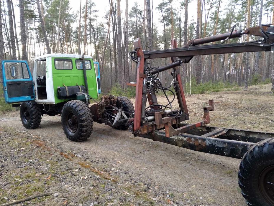 Прицеп з маніпулятором.