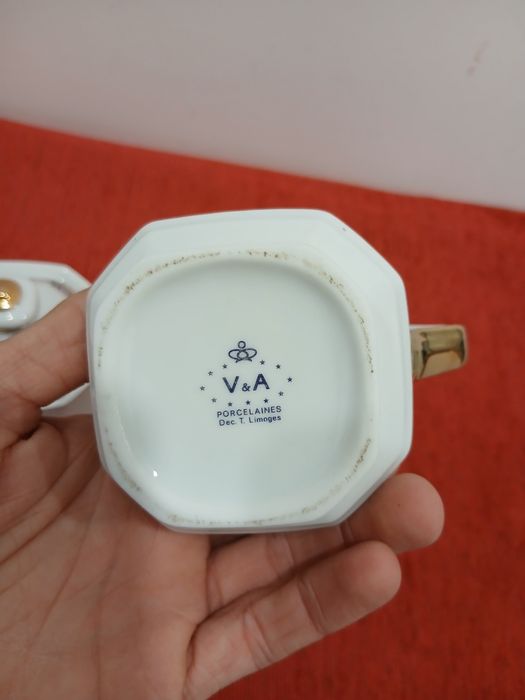 Conjunto Leiteira e Açucareiro em Porcelana