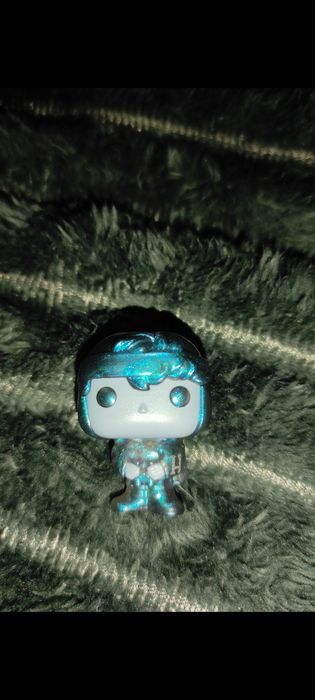 Дастін з вивороту