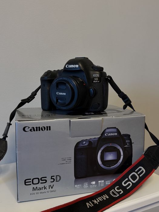 Камера Canon 5D Mark IV з об'єктивом Canon EF 50mm f/1.8.