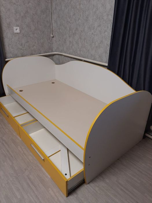 Продам деревянную кровать