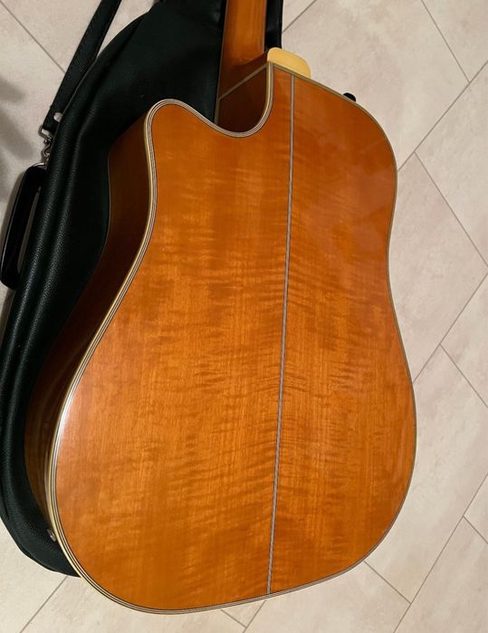 Gitara Fender la brea elektroakustyczna