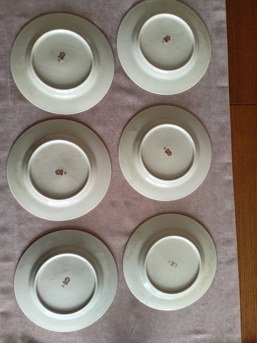 Talerze PRL , 6 sztuk . Deserowe ,19 cm.
