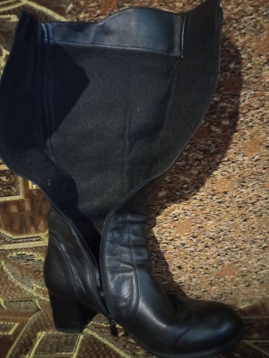 Продам осінні чоботи