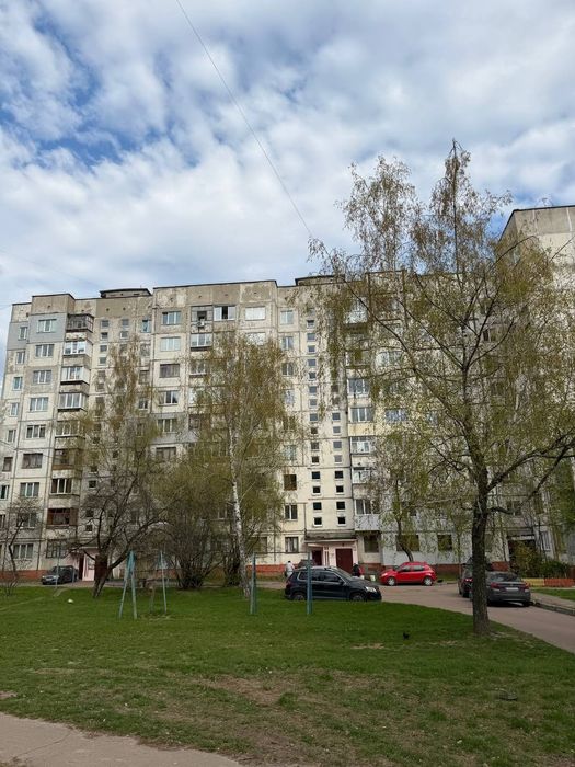 2-й поверх!  Продажа 3-х кімнатної квартири. ( Нива)