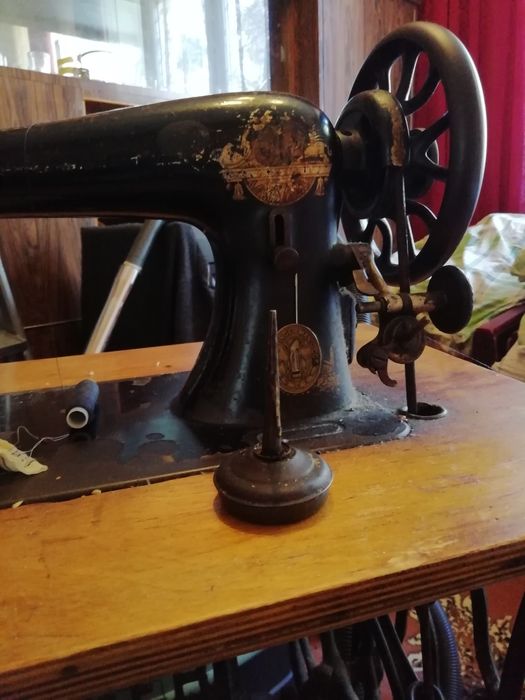 Zabytkowa maszyna do szycia singer