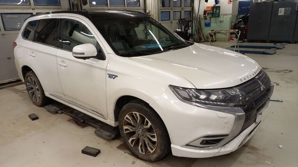 Mitsubishi Outlander Mitsubishi Outlander Europa 2,4 hybryda Plug-in PHEV 2019 Opłacony PL