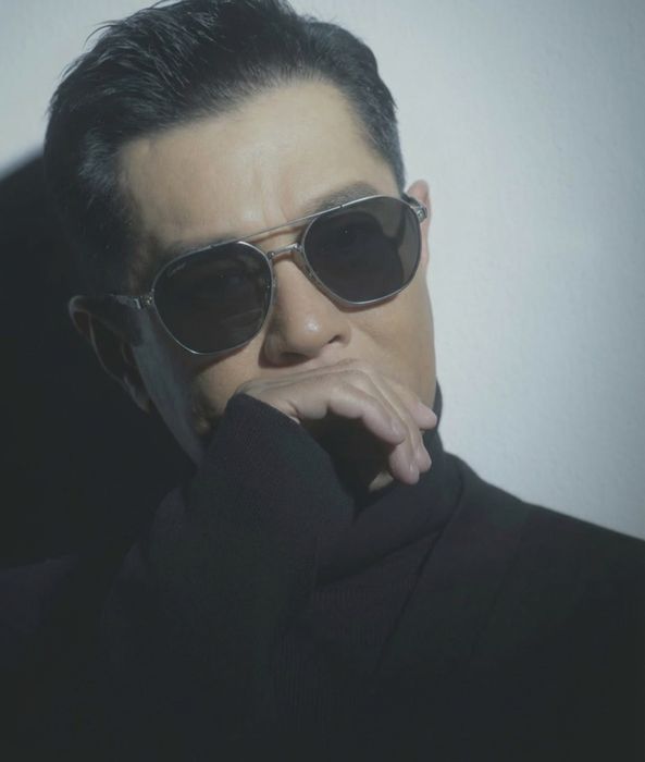 Сонцезахисні окуляри Santos de Cartier з фотохромними лінзами,