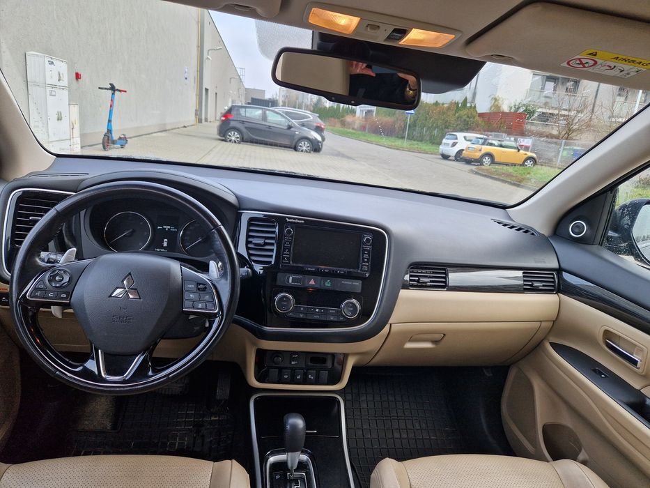 Mitsubishi outlander 2018 krajowy full opcja