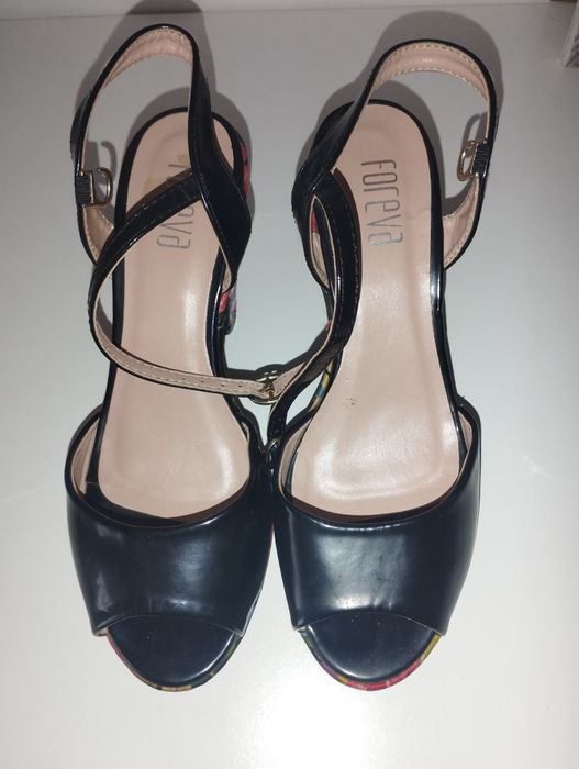 Sandálias marca Foreva