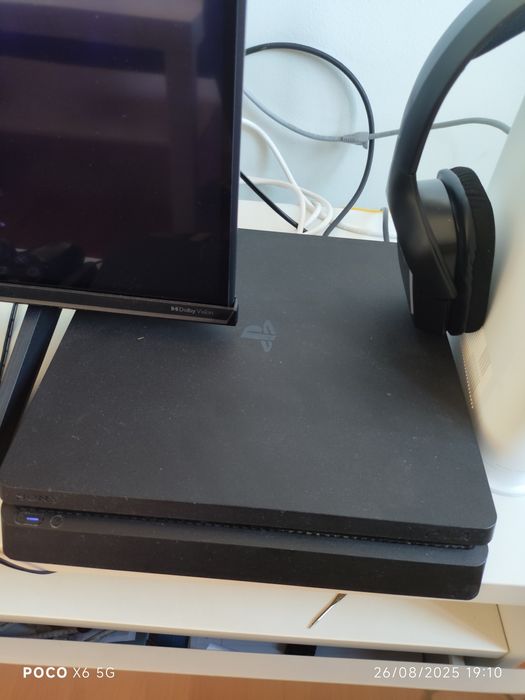 Vendo PS4 slim perfeito estado