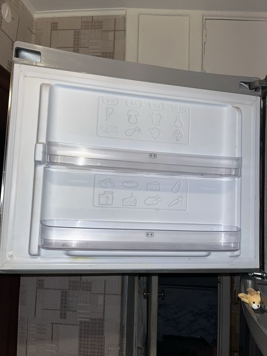 Холодильник Hotpoint Ariston