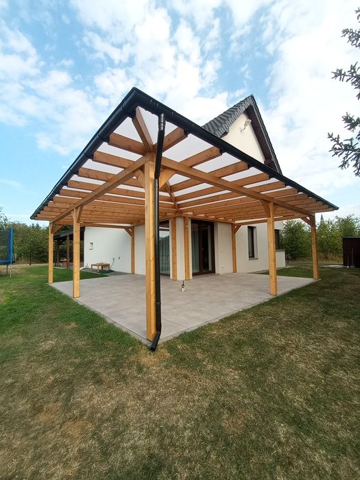 Zadaszenie tarasu z drewna • pergola • poliwęglan • blachodachówka