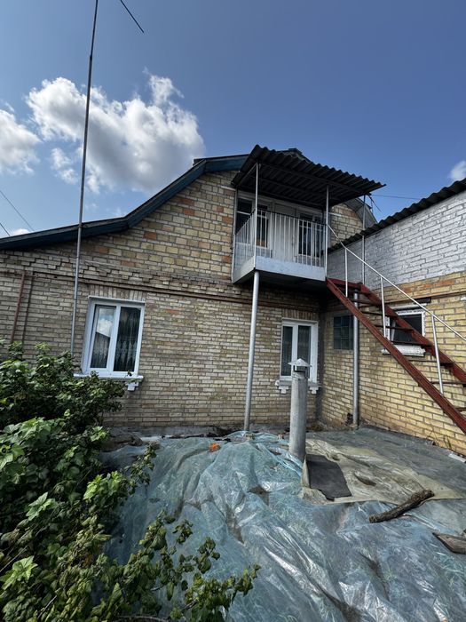 Продам півбудинку з ремонтом та ділянкою 6,5 сот у Гостомелі