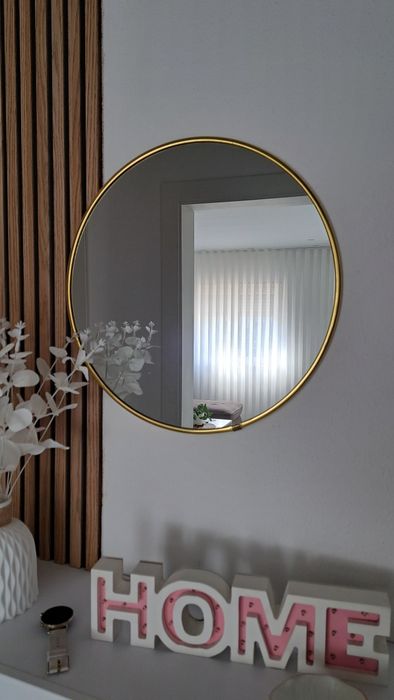 Espelho redondo com rebordo dourado