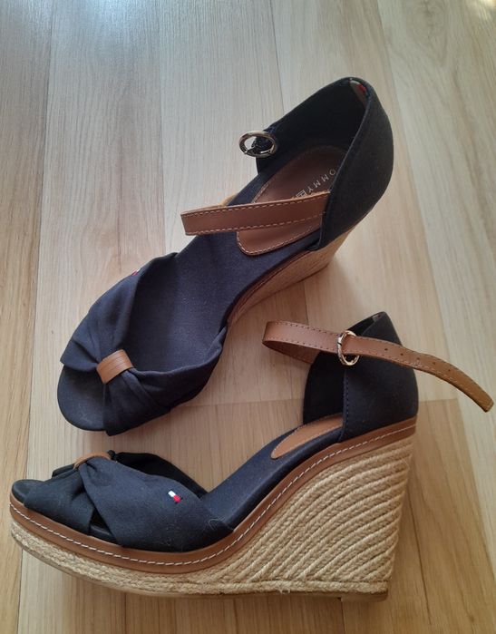 Sandały espadryle na koturnie  . Tommy Hilfiger